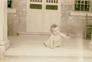 Palestinian History Photos Drucke: Baby 1925