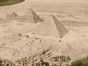 Cairo Pyramids Drucke: Cairo pyramids Pyramids Gizeh Looking down three great