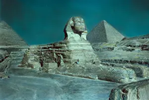 Sphinx Statue Egypt Drucke: Pyramids Sphinx pyramid low viewpoint looking up