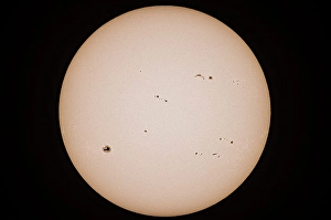 Space Astronomy Images Drucke: The active Sun with numerous sunspot groups