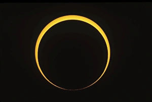 Solar Eclipse Images Drucke: Annular eclipse showing reverse Bailys beads effect