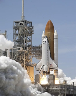 Cape Canaveral Launch Drucke: Atlantis twin solid rocket boosters ignite to propel the spacecraft into orbit