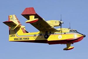 Ein CL 415 italienischer Feuerjäger