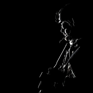 Commando Portrait Drucke: Contour backlit studio shot of U