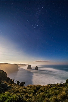 Great Ocean Road Landscape Photography Drucke: Crux and Pointers over Twelve Apostles sea stack formation