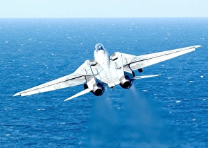 Mediterranean Sea Images Drucke: An F-14D Tomcat taking off