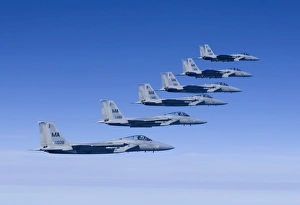 Fighter Jets In Flight Drucke: Six F-15 Eagles fly in formation