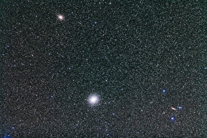 Deep Space Astrophotography Drucke: A galactic star scene with Omega Centauri