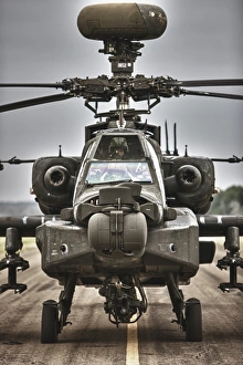 High Dynamic Range Photography Drucke: High Dynamic range image of an AH-64 Apache helicopter on the runway