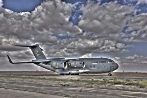 High Dynamic Range Photography Drucke: High dynamic range image of a C-17 Globemaster as it was unloading