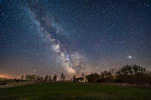 Milky Way Night Sky Drucke: Jupiter (right), Saturn (centre) and Mars (left) along the summer ecliptic