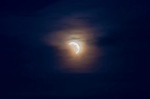 Partial Lunar Eclipse Drucke: May 26, 2021 - Partial lunar eclipse in clouds