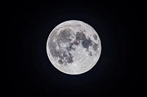 Full Moon Image Drucke: Full Moon at Apogee