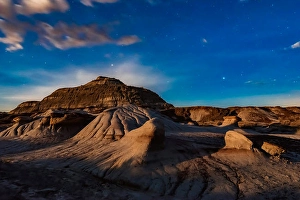 Eroding Rock Formations Drucke: Moonrise over the eroding formations of Dinosaur Provincial Park