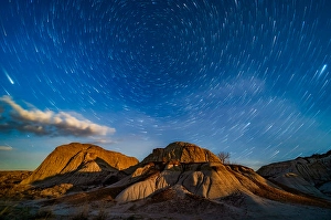 Eroding Rock Formations Drucke: Moonrise over the eroding formations of Dinosaur Provincial Park