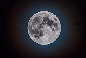Full Moon Photography Drucke: The occultation of Mars by the Full Moon