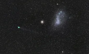 Drucke von Komet Lemmon neben der Kleinen Magellanschen Wolke Weltraum-Poster Und -Drucke Kaufen Drucke: Komet Lemmon neben dem Kleinen Magellanschen Wolken.