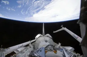 Space Shuttle Endeavour Drucke: A partial view of the Tranquility node in space shuttle Endeavours payload bay