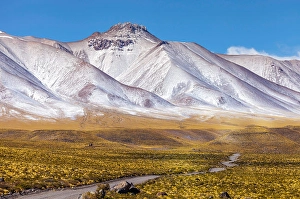 South America Geology Drucke: Panoramic view of the Lascar volcano complex in Chile