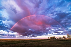 Alberta Landscape Drucke: A semi-circular rainbow at sunset