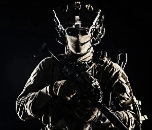 Black Background Portraits Drucke: Serviceman equipped with modern weapons