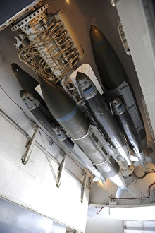 Military Aviation Equipment Drucke: Smart munitions on an ejector rack of a B-1B Lancer