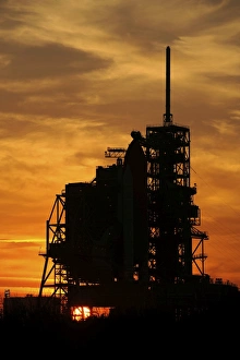 Space Shuttle Atlantis Drucke: Space Shuttle Atlantis on the launch pad