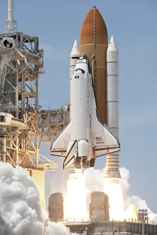 Die Spaceshuttle-Atlantis-Twin-Solid-Rocket-Boostern zünden sich an, um das Raumschiff zu beschleunigen