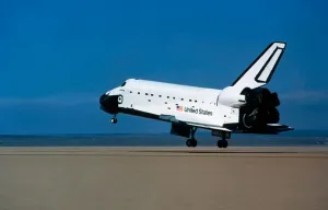 Colorful Space Images Drucke: Space shuttle coming in for a landing