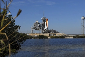 Launch Pad 39A Drucke: Space Shuttle Discovery on the launch pad