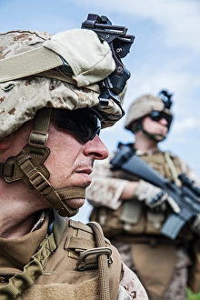 American Soldier Drucke: U.S. Marine half-turned to the camera