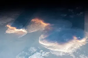 Cumulonimbus Clouds Drucke: View from space of anvil cumulus clouds