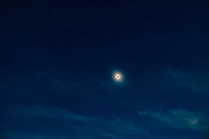 Space Science Images Drucke: A wide-field view of the total eclipse of the Sun