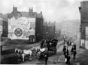 Victorian Era Transport Drucke: Reuben Thompsons Mail Coach in Surrey Street, Sheffield, c. 1880s