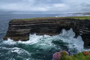 Atlantic Ocean Cliff Drucke: Downpatrick Head - composed of Deltaic sandstone