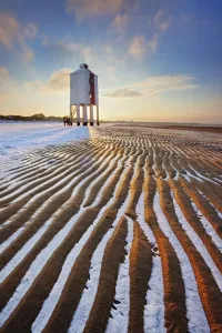 Western Europe Beach Scenes Drucke: Sand patterns with ice between ripples of the sand