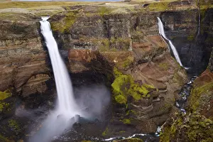 Waterfall Photography Iceland Drucke: Haifoss waterfall cascading over steep cliffs