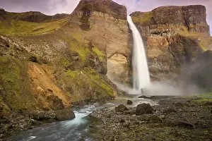 Waterfall Photography Iceland Drucke: Haifoss waterfall cascading over steep cliffs