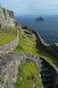 Terrassen eines Klosters auf dem Skellig-Michael-Rock, UNESCO-Weltkulturerbe-Schutzgebiet der Schillings-Inseln im Grafschaft Kerry