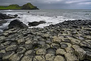 Western Europe Ocean Views Drucke: RF - Basalt hexagonal rocks at the Giant's Causeway