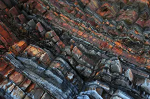 Cornwall Rock Formations Drucke: Tilted sandstone, mudstone and siltstone rock strata contorted by tectonic plate movement during Hercynian orogeny