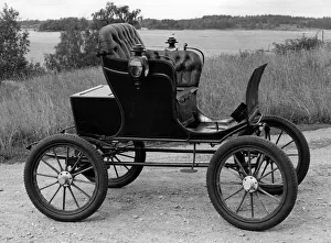 Vintage Electric Vehicle Drucke: 1902 Baker Electric. Creator: Unknown