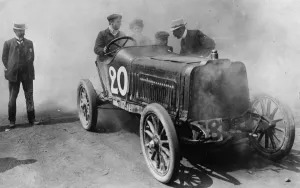 Classic Transportation Vehicles Drucke: 1904 Darracq driven by Duray. Creator: Unknown