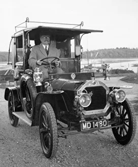 Black And White Automobile Photos Drucke: 1908 Unic taxi cab. Creator: Unknown