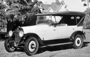 Black And White Classic Cars Drucke: 1920 Studebaker Big Six. Creator: Unknown