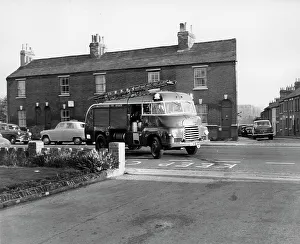 Black And White Transport Images Drucke: 1950 Bedfords type fire engine, (c1950?)