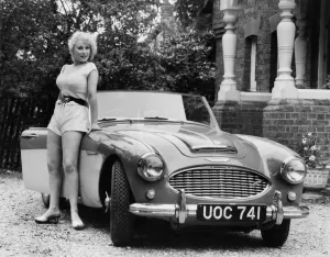 Classic British Sports Car Drucke: 1957 Austin - Healey 100-6 with model. Creator: Unknown