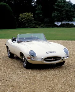 Retro Convertible Cars Drucke: 1962 Jaguar E type