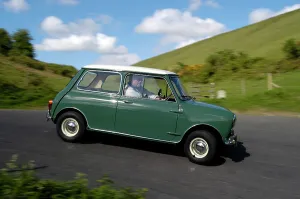 Retro Road Transport Drucke: 1967 Morris Mini Cooper