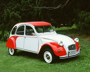 Zwischen 1961 und 1990 produzierte die französische Marke Citroën den beliebten Kleinwagen Zündmotor. Der erste Prototyp wurde im Jahr 1947 vorgestellt, aber der Serienauszug erfolgte erst nach dem Zweiten Weltkrieg